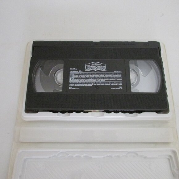 VHS Tapes - 4 Classic Disney movies - Picture 9 of 10